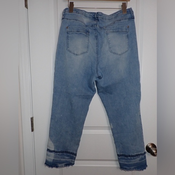 Bandolino Millie Ankle Women's Raw Hem Distressed Light Wash Jeans size 16 - Picture 6 of 9